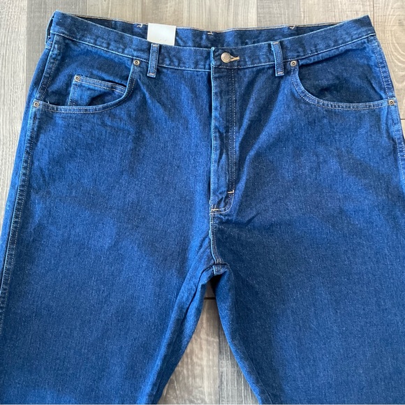 42x30 NWT Wrangler Blue Ridge Relaxed Fit Jeans 
# 35BRCAI
Blue - Picture 2 of 8